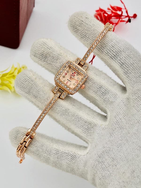 CD Collection Luxury Ladies Bracelet Watch – Elegant Quartz Timepiece