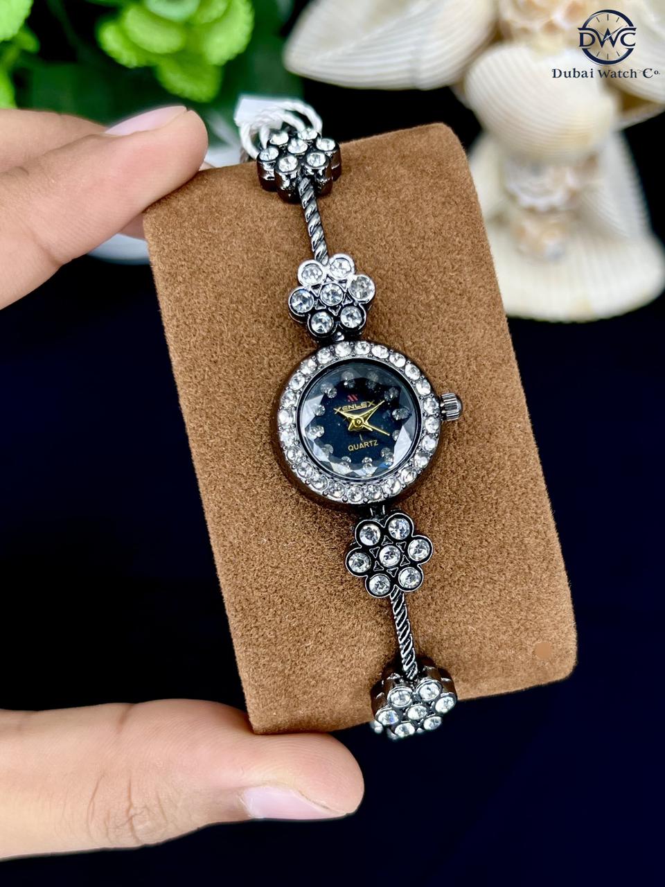 Luxury Crystal Studded Women’s Bracelet Watch – Elegant Quartz Timepiece