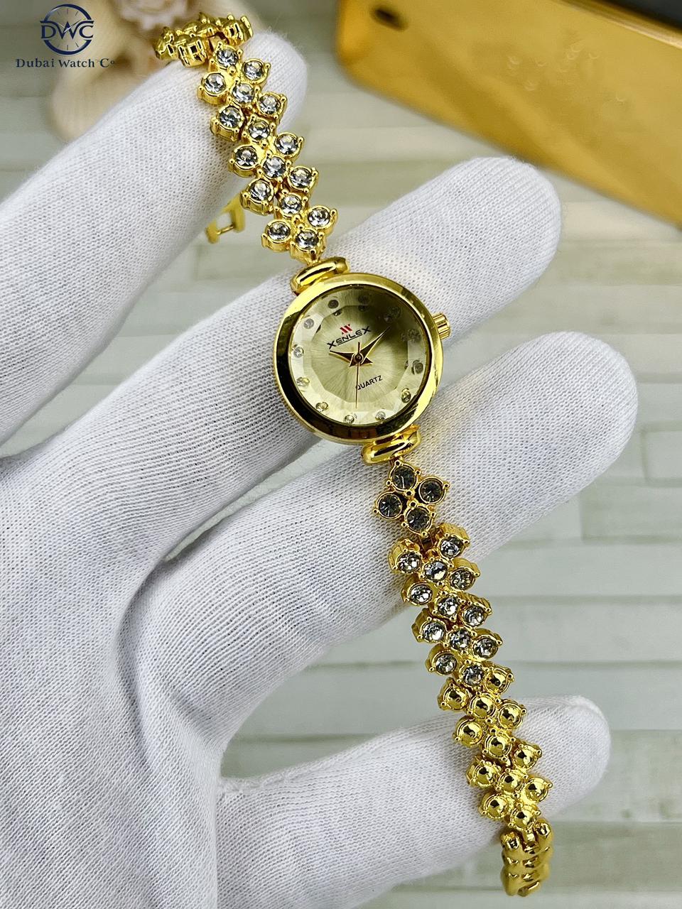 Luxury Crystal Studded Women’s Bracelet Watch – Elegant Quartz Timepiece