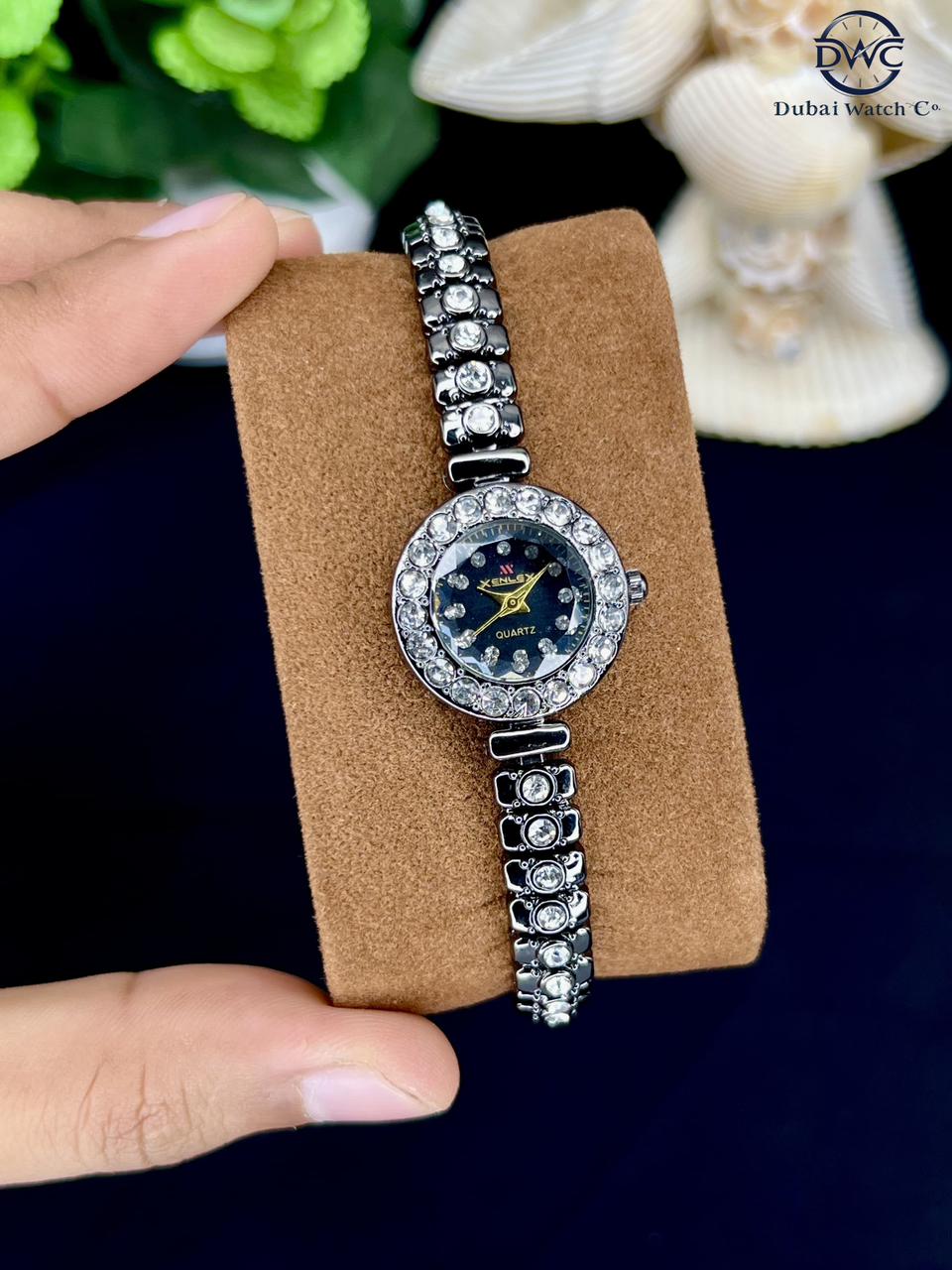 Luxury Crystal Studded Women’s Bracelet Watch – Elegant Quartz Timepiece